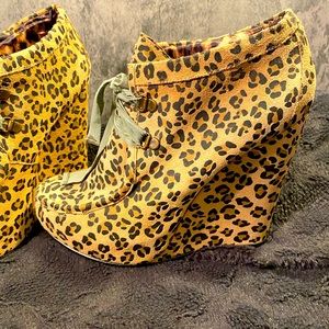 Betsy Johnson “Ryan” leopard Oxford style wedge